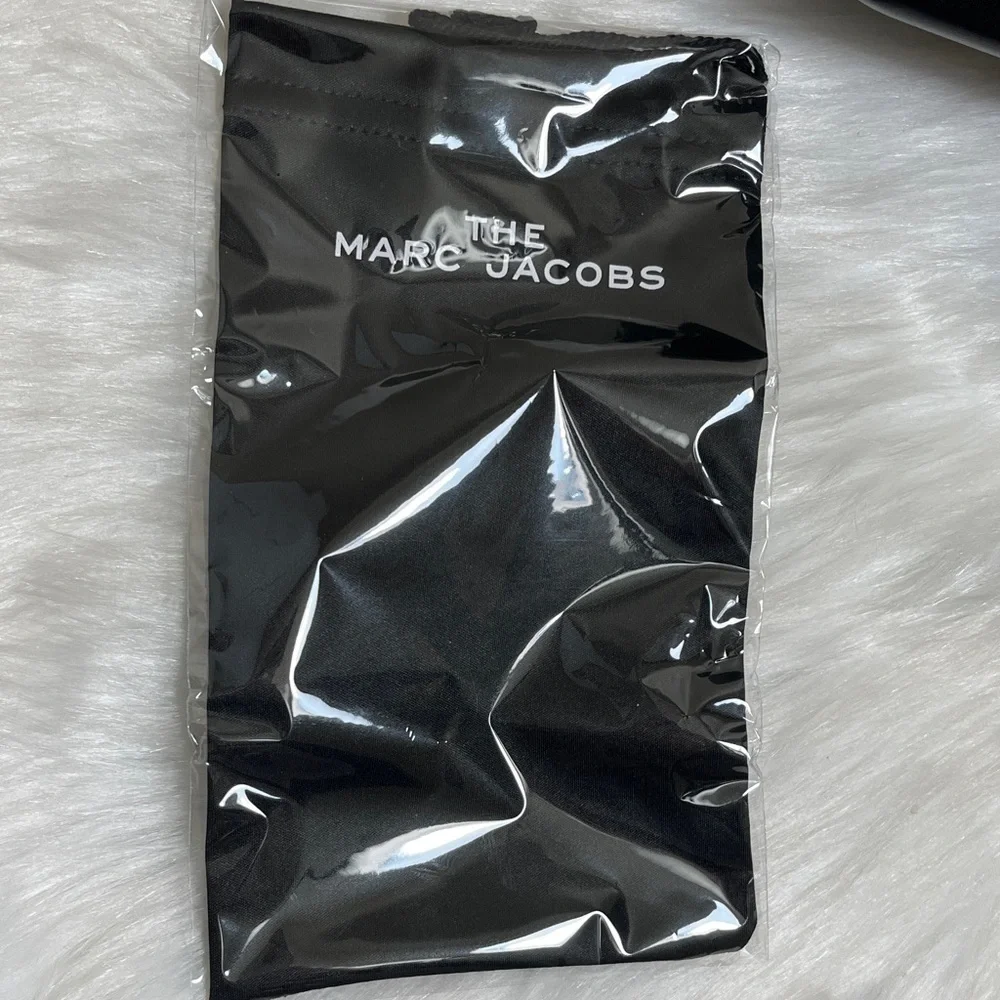 Marc Jacobs Black Sunglass Hardcase Drawstring Pouch Cleaning Cloth Bundle